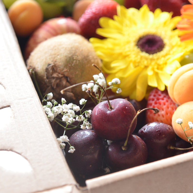 Priscilla Fruits & Flower Box